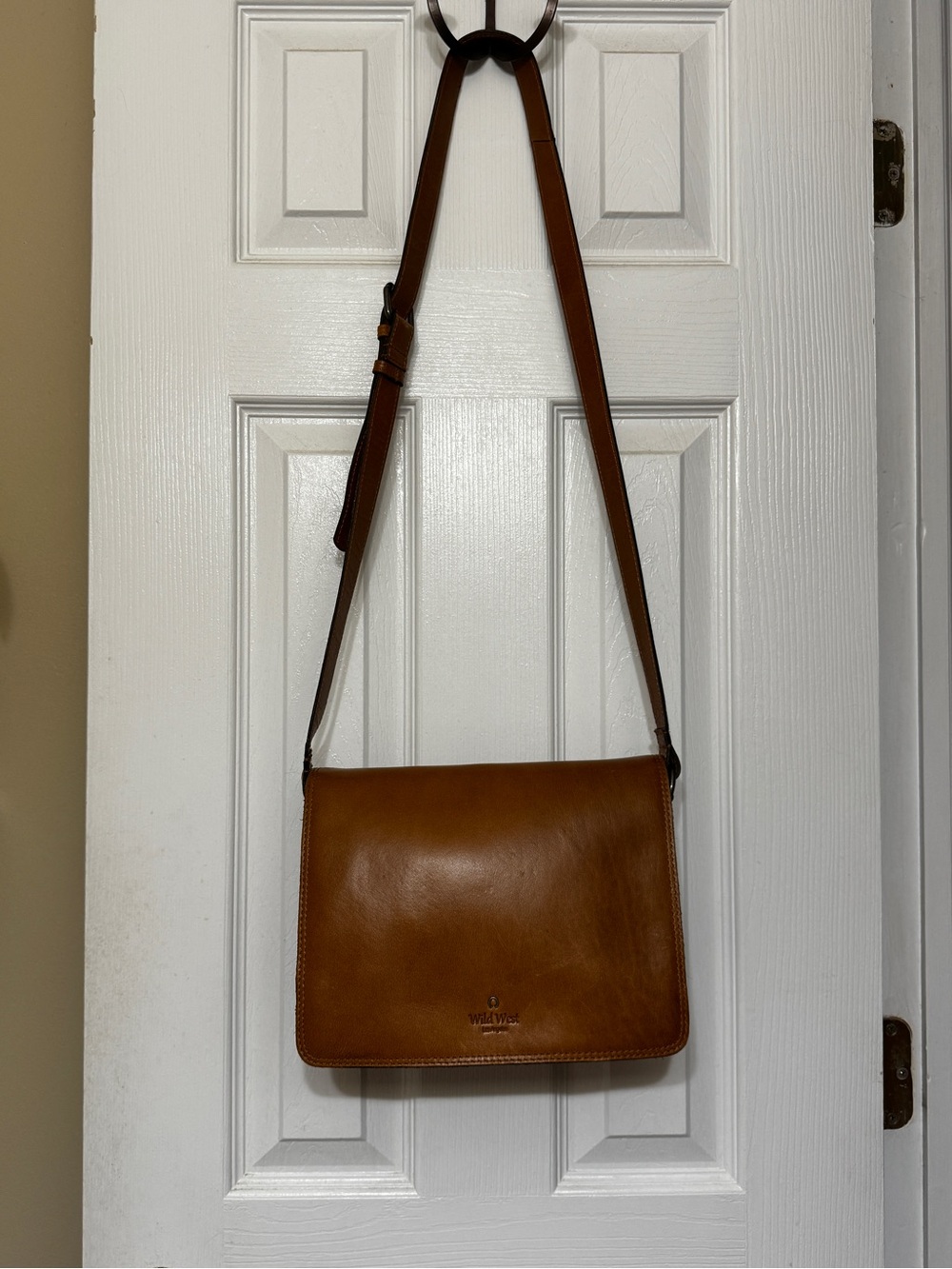 Tan Leather Crossbody Bag with Adjustable Strap